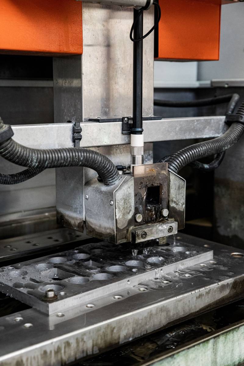 Usinage de précision avec fraisage 5 axes pour pièces de machines sur mesure pour l'aéronautique à Lyon dans le Rhône 69